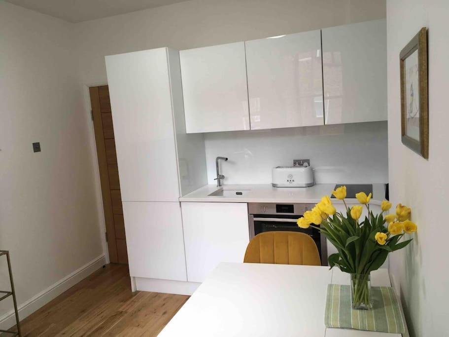 Newly Refurbished 2-Bedroom Flat In Notting Hill Londra Dış mekan fotoğraf